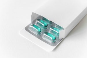 Opakowania z tektury w branży farmaceutycznej - pudełko z tabletkami