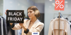 Sprzedawczyni wywiesza informację o Black Friday. Jak przygotować sklep na Black Friday. FB