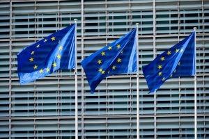 Flagi Unii Europejskiej. Zmiany legislacyjne dotyczące opakowań